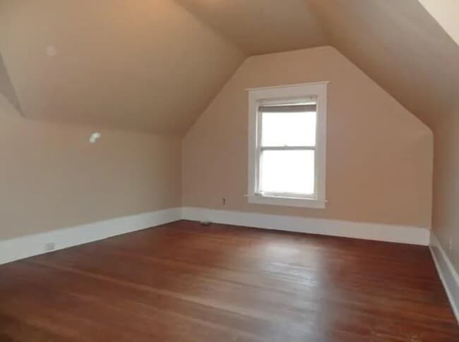 Building Photo - 320 N Dodge St