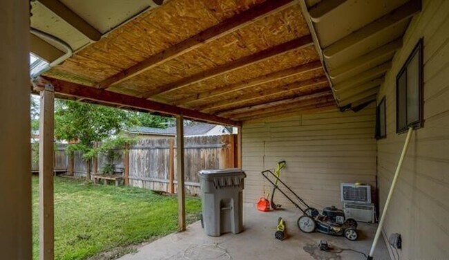 Building Photo - 1007-1011 E Lincoln Ave