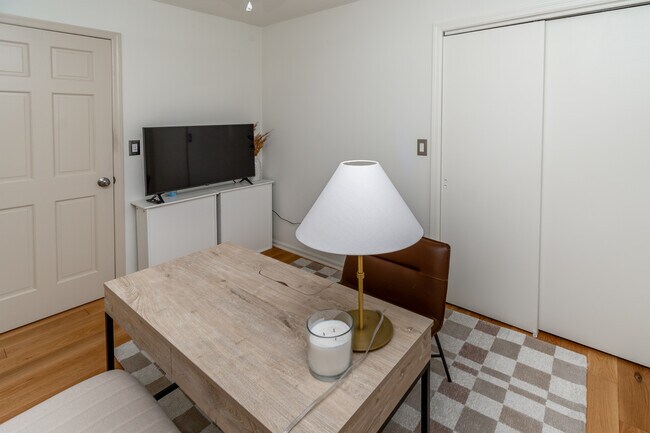 Building Photo - 230 Jacobs Creek Rd