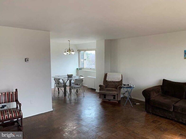 Dining - 4520 King St