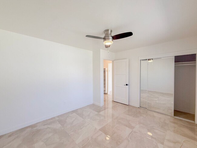 Building Photo - Renovated Triplex with Private Yard, AC, and Parking
