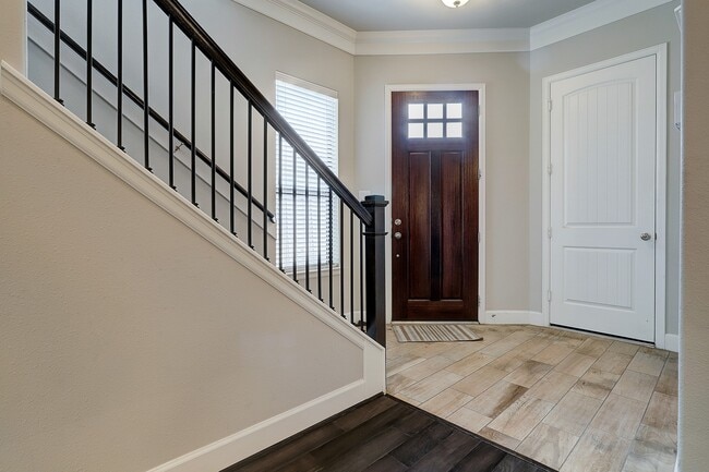 Building Photo - 5326 Larkin St