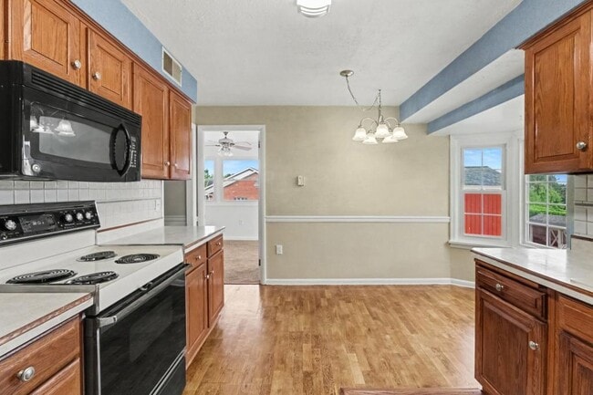 Building Photo - 831 Limekiln Rd