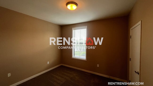 Building Photo - 380 Island Dr