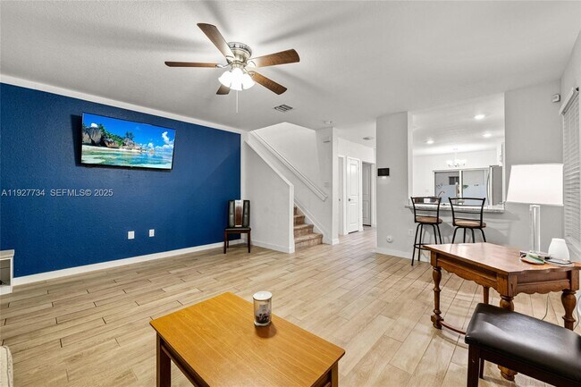 Building Photo - 525 NE 6th Pl