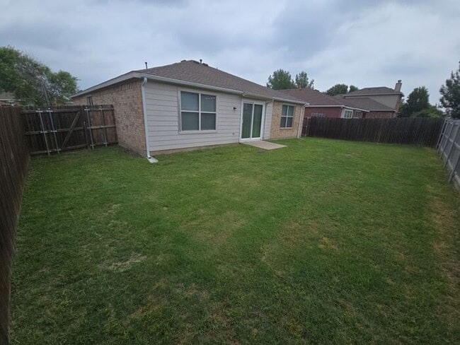 Building Photo - **Charming 3-Bed, 2-Bath Home in Melissa, ...