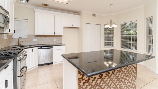 Building Photo - 16123 Cairngorm Ave