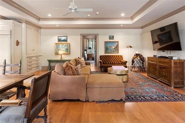 Building Photo - 5000 Long Island Dr