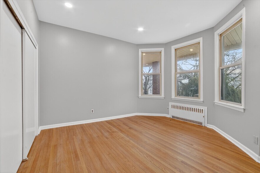 Building Photo - 4 Amackassin Ter