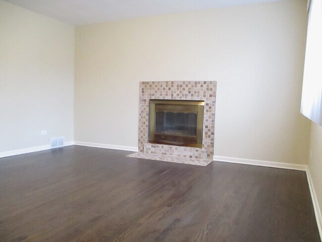 Building Photo - 448 Midway Dr