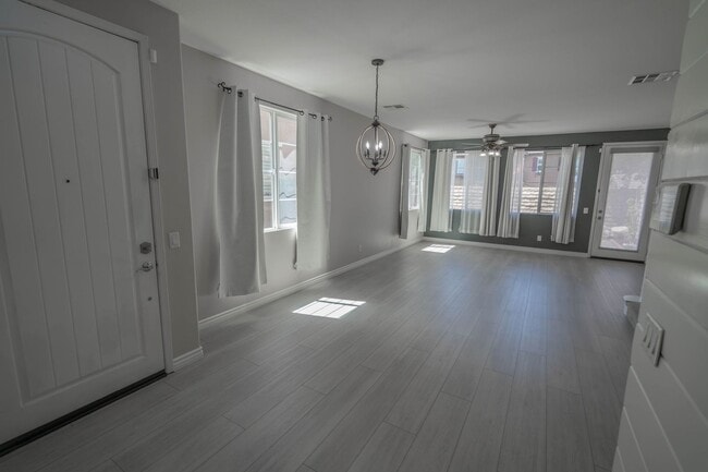 Building Photo - Charming 3-Bedroom Townhome with Private B...