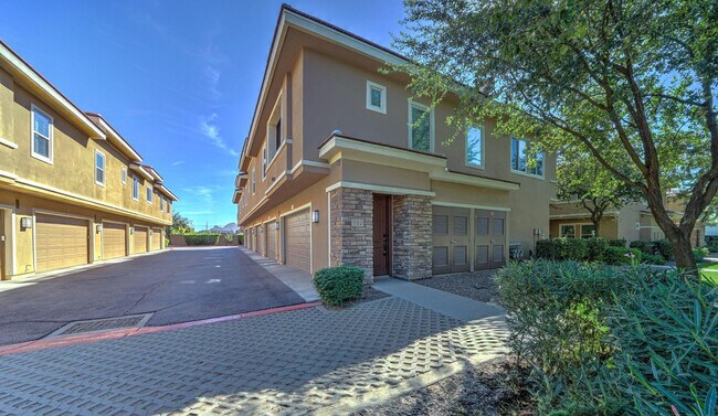 Building Photo - 5550 N 16th St