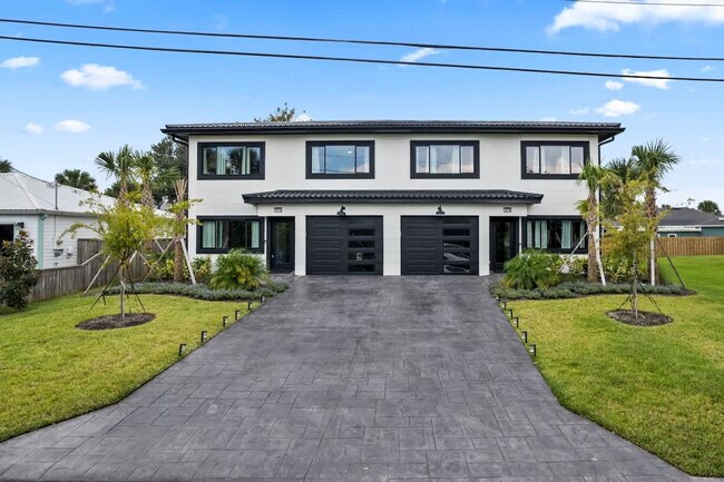 Building Photo - 307 Arricola Ave