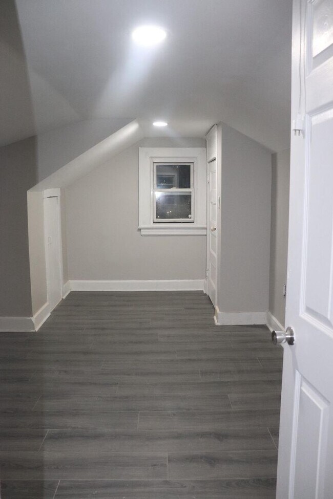 Building Photo - 28 Beechwood Pl