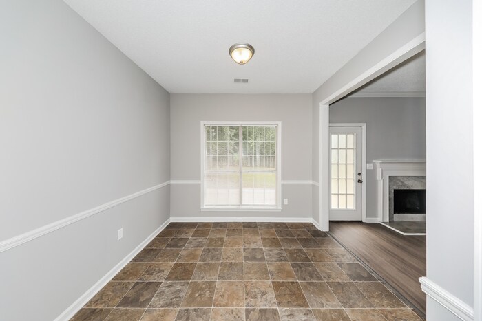 Building Photo - 1155 Amberley Woods Dr