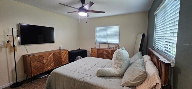 Building Photo - 1823 SE 15th St