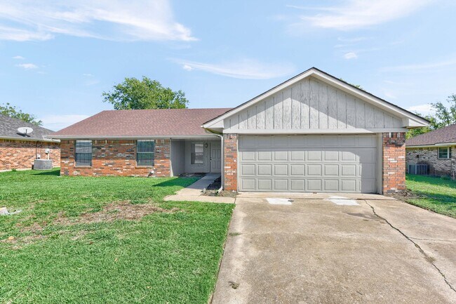 Building Photo - 3505 S Carolina Dr