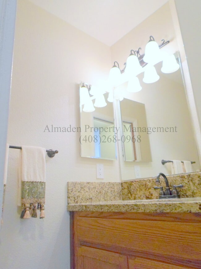 Building Photo - Remodeled Almaden Townhome in Great Location! Award Winning Schools! Central A/C!!