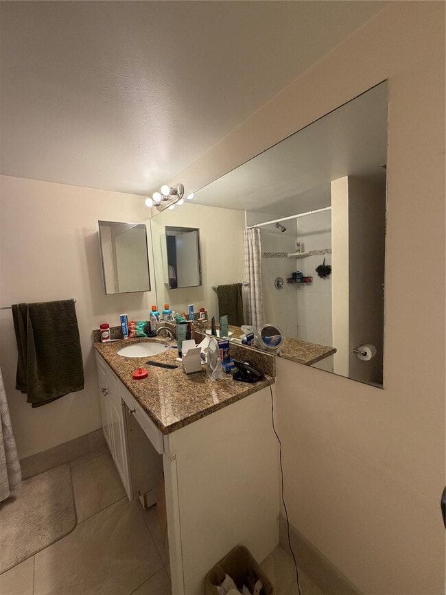 Building Photo - 7173 Orange Dr