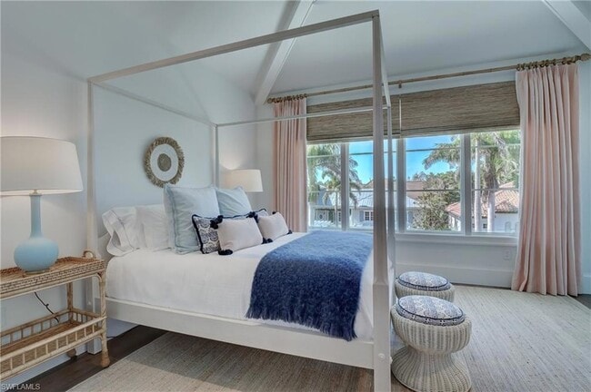 Building Photo - 2020 Gordon Dr