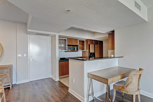 Building Photo - 1551 N Flagler Dr