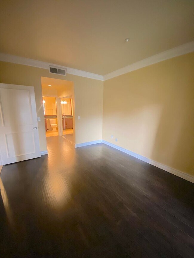 Building Photo - Discover Your New Home! Spacious 1-Bedroom Condo Near the Las Vegas Strip