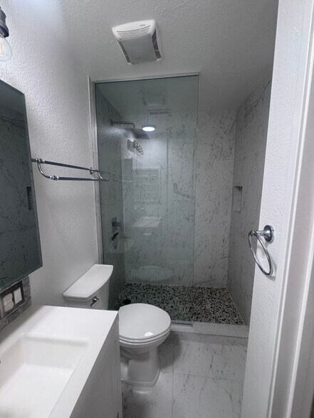 Building Photo - 2825 N Los Felices Rd