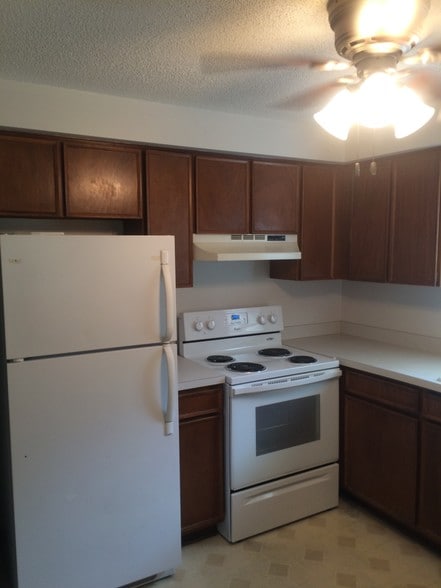 Clean Kitchen! - 2837 County Rd H2