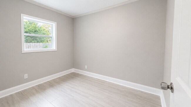 Building Photo - Updated 3 Bedroom Home with Bonus Florida Room, Workshop & Fenced Yard