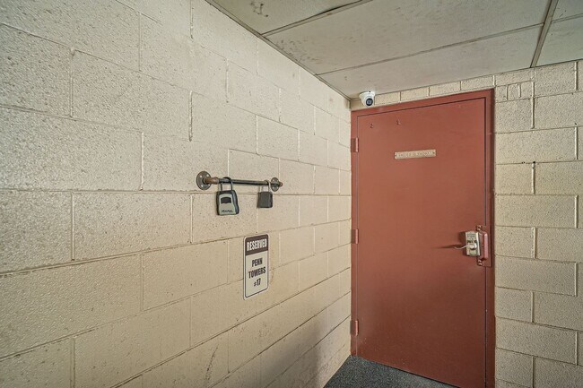 Building Photo - Sunny 6th-Floor Condo at Penn Towers – Rig...