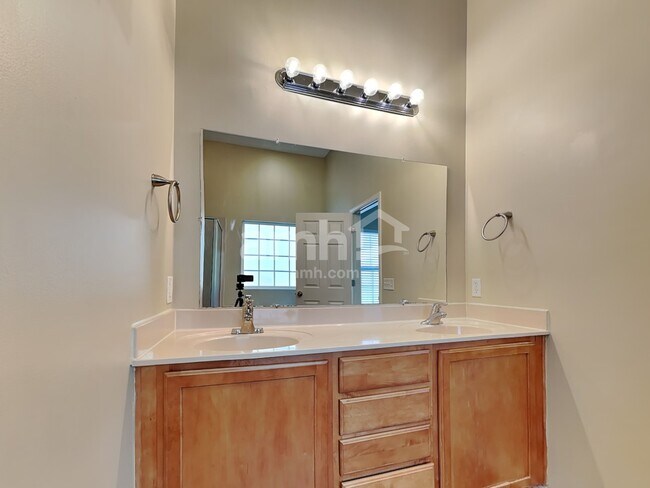 Building Photo - 822 Granite Ln