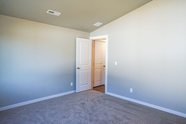 Building Photo - 3 Bedroom, 2 Bath Home  Built in 2022 - Po...