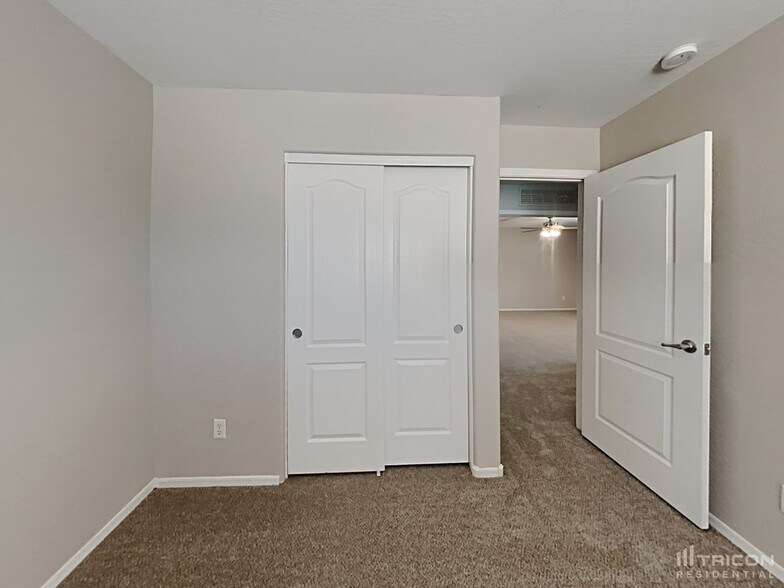 Building Photo - 1641 S 233rd Ln