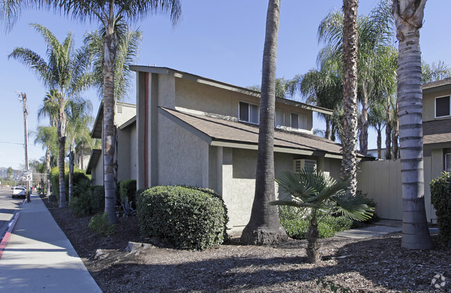 Primary Photo - Autumnwood Villas