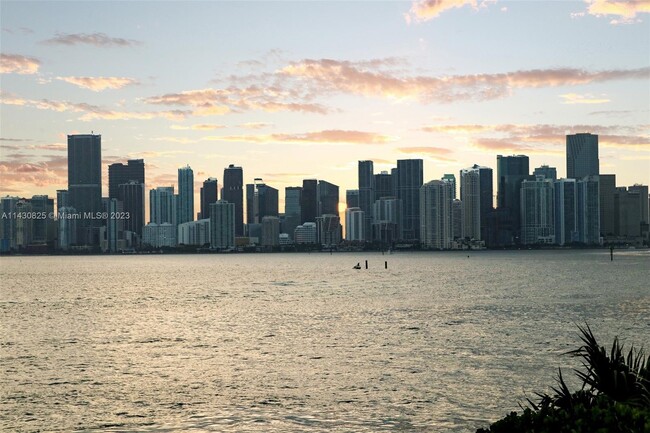 Building Photo - 19116 Fisher Island Dr