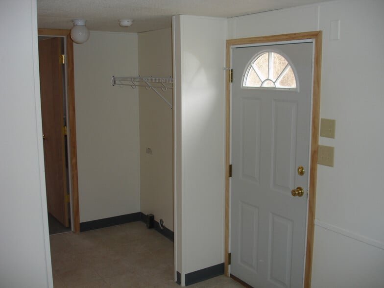 Building Photo - 7600 Heatherstone Dr