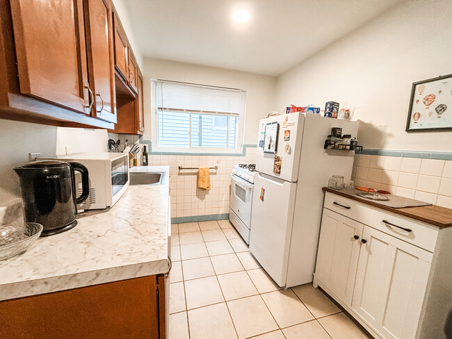 Kitchen - 6408 Kennedy Ave