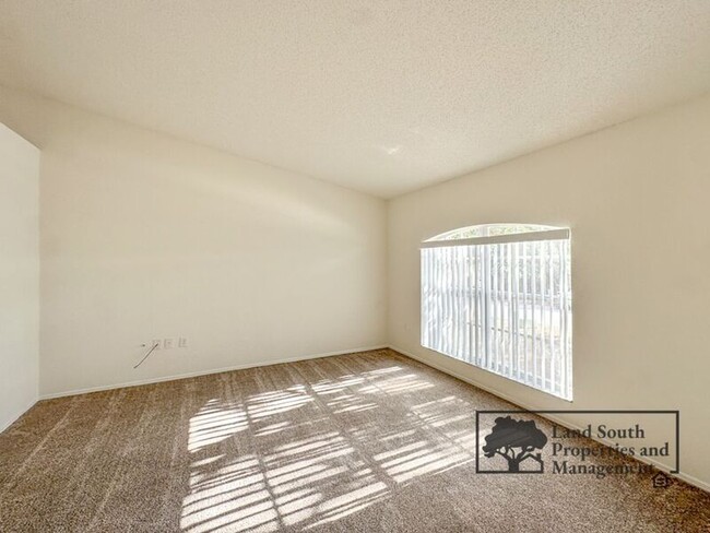 Building Photo - 5557 Beverly Rise Blvd