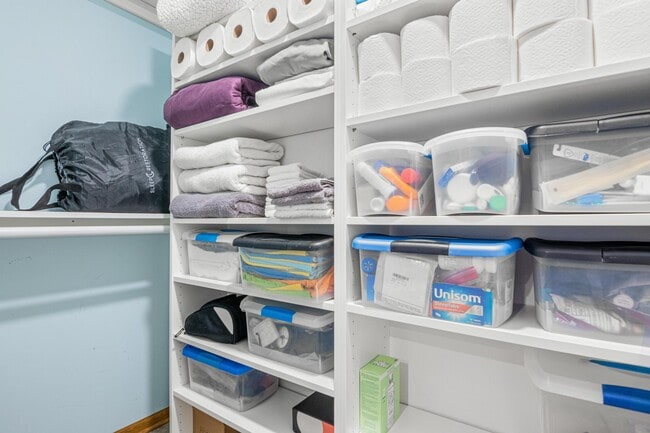 Building Photo - 168 6th St E