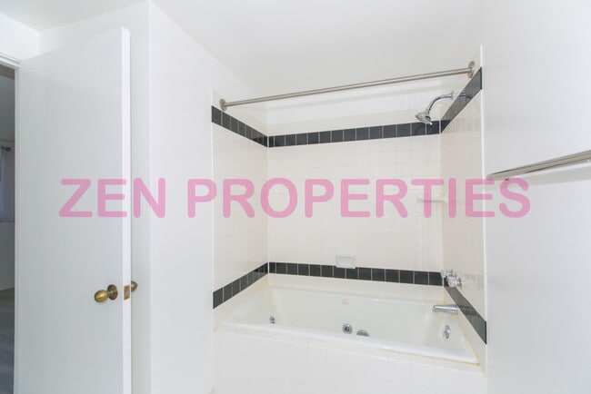 Building Photo - 3 bdrm/ 2.5 bath townhome for rent at Neho...