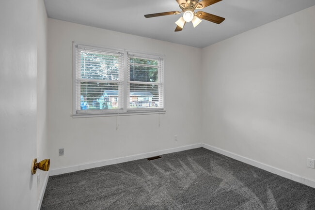 Building Photo - 608 Brunswick Rd