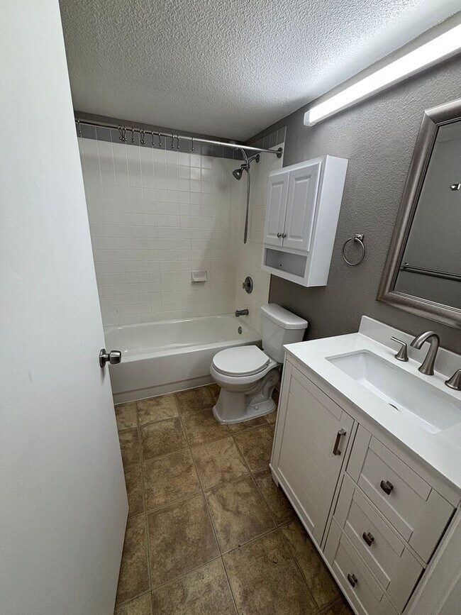 Building Photo - Parkglen at Waikele - 2/2/2 - $2,700