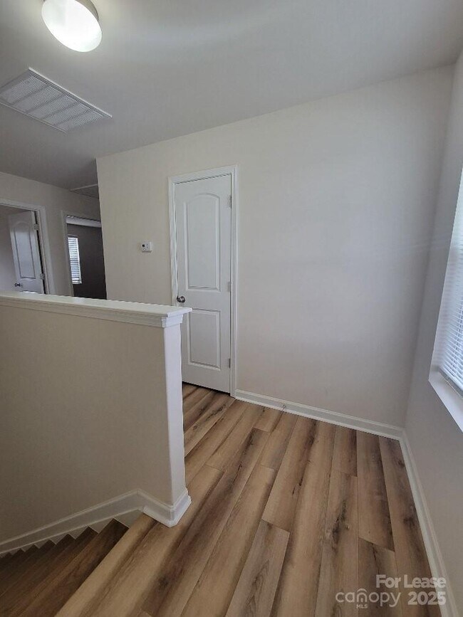 Building Photo - 5823 Hewitt Dr