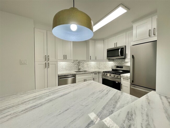 Building Photo - 614 Kipling St