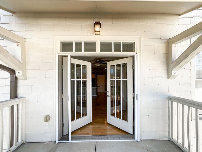 Building Photo - COMING SOON! Charlotte Living at Its Best! 2BR/2BA End Unit + Chef’s Kitchen & Water Included!