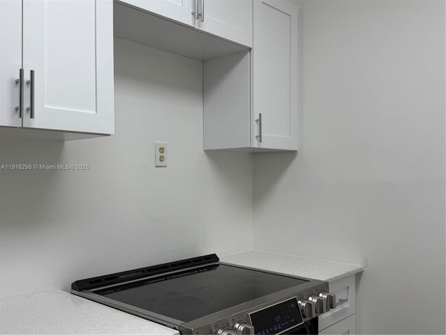 Building Photo - 6420 SW 18th Terrace