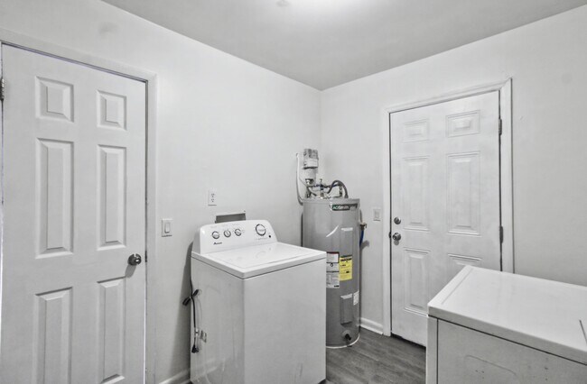 Building Photo - 740 Fleming Rd