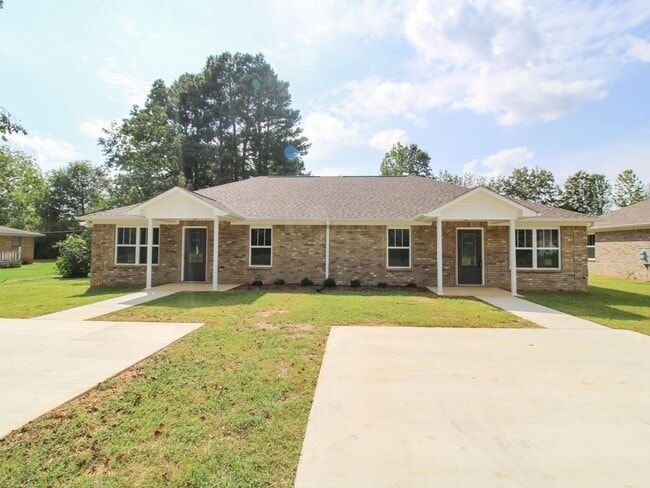 Primary Photo - Great Location close to Athens!