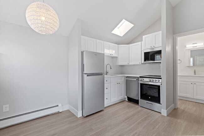 Floorplan - 3075 Broadway St