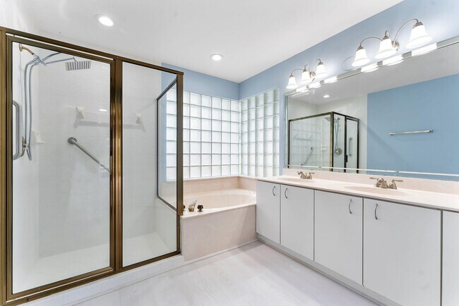 Building Photo - 1248 Lake Breeze Dr